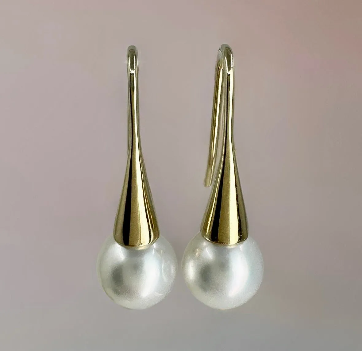 Broome Pearl 9ct Trumpet Hook Earrings