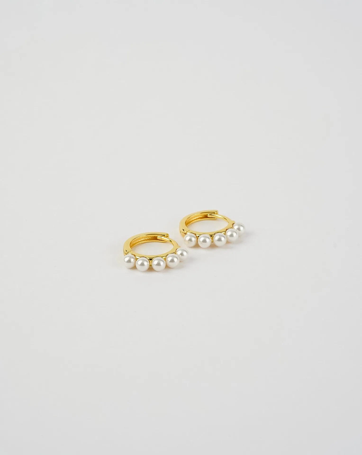 Elegant Huggie Pearl Earrings – Sophisticated & Timeless Jewelry