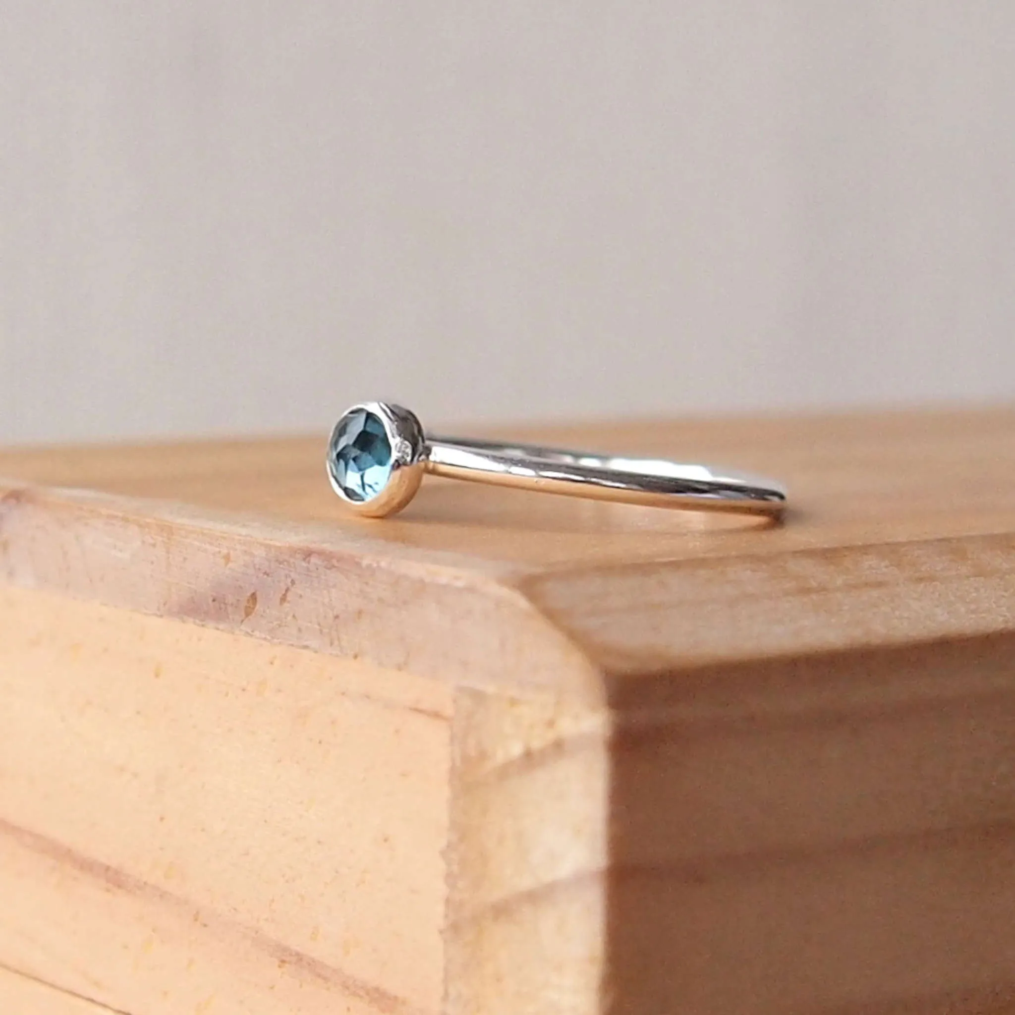 London Blue Topaz Ring: Round Band with 5mm Facet stone