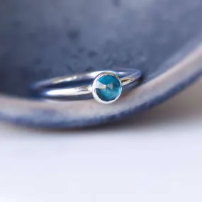 London Blue Topaz Ring: Round Band with 5mm Facet stone