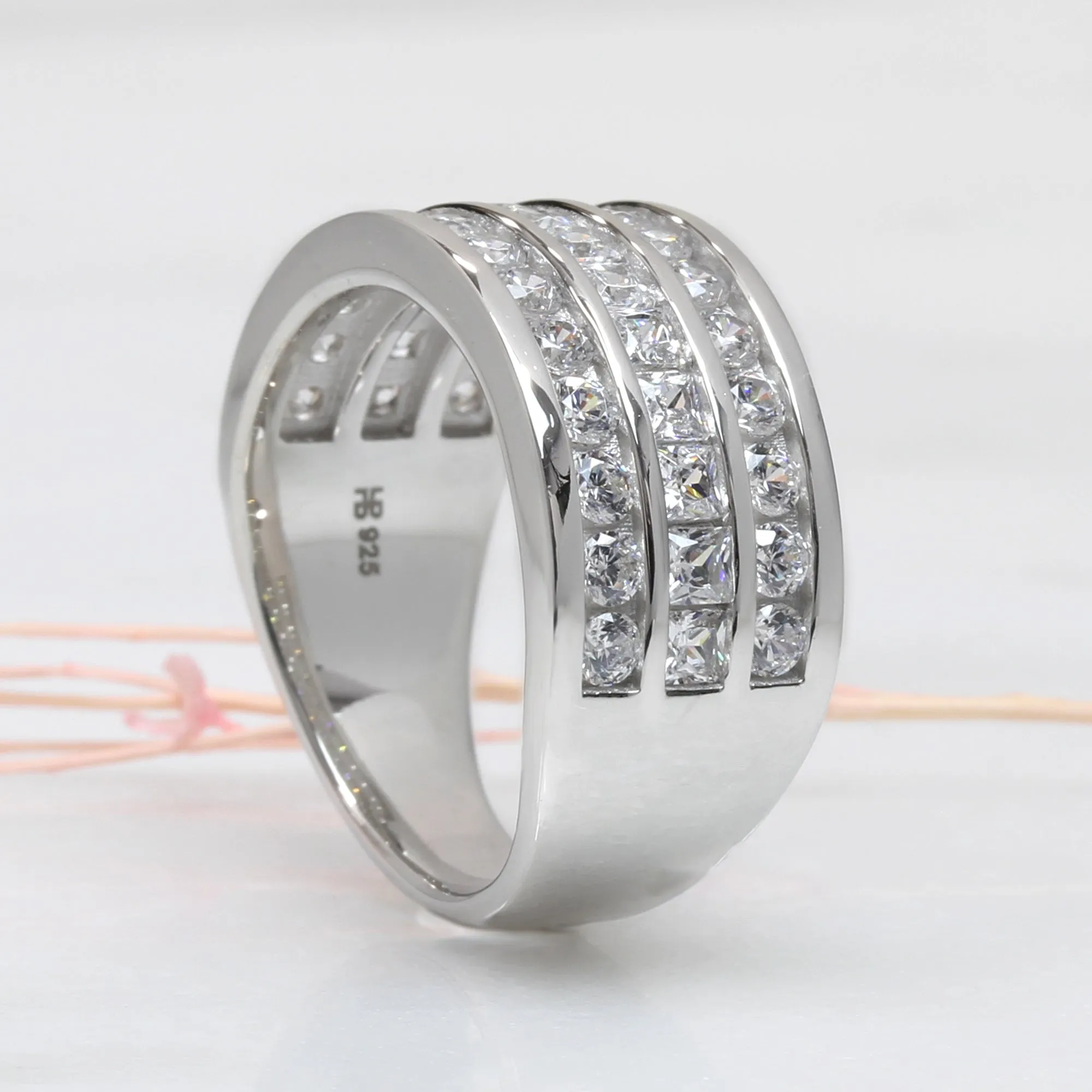 Urvi 3 Ring