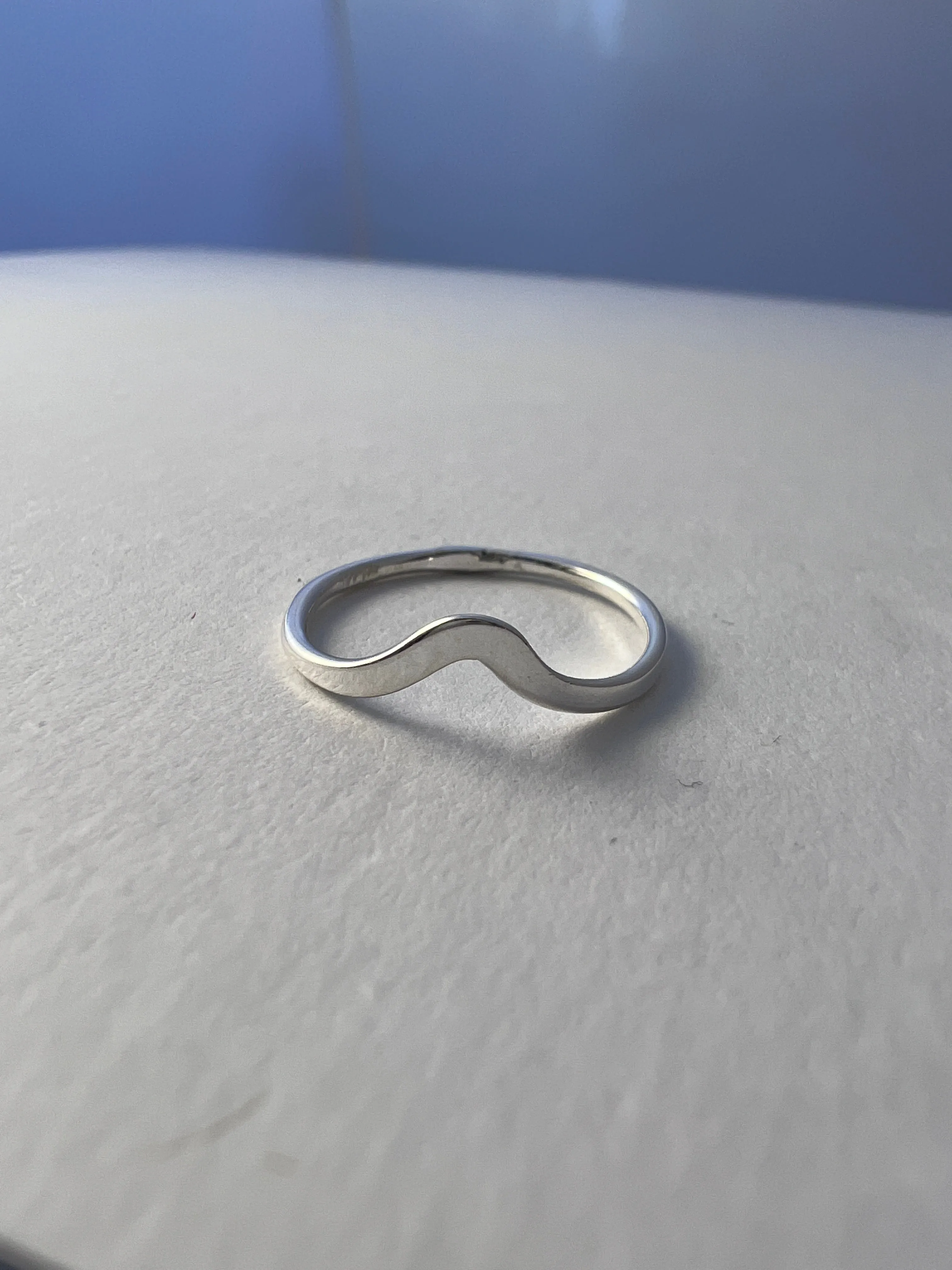 V Midi Ring